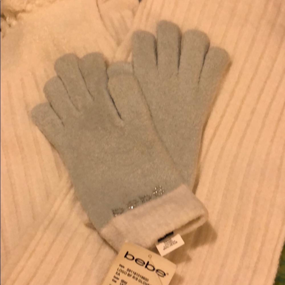 NWT. Bebe Gloves.Color:White/ Ace Blue.